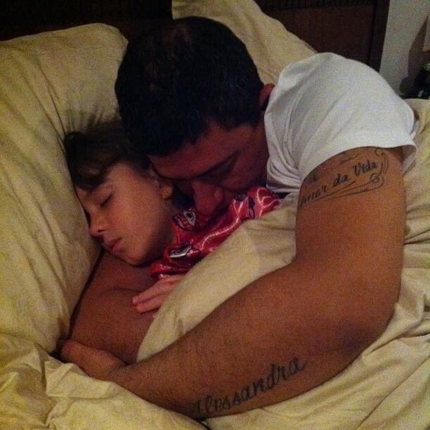 Filha de Tom Veiga desabafa sobre morte do pai no dia do seu aniversario