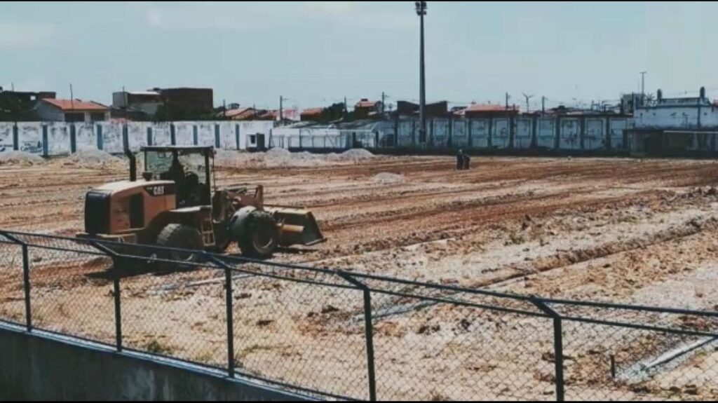 Gramado do Sabino Ribeiro passa por remocao total investimento chega a R 500 mil