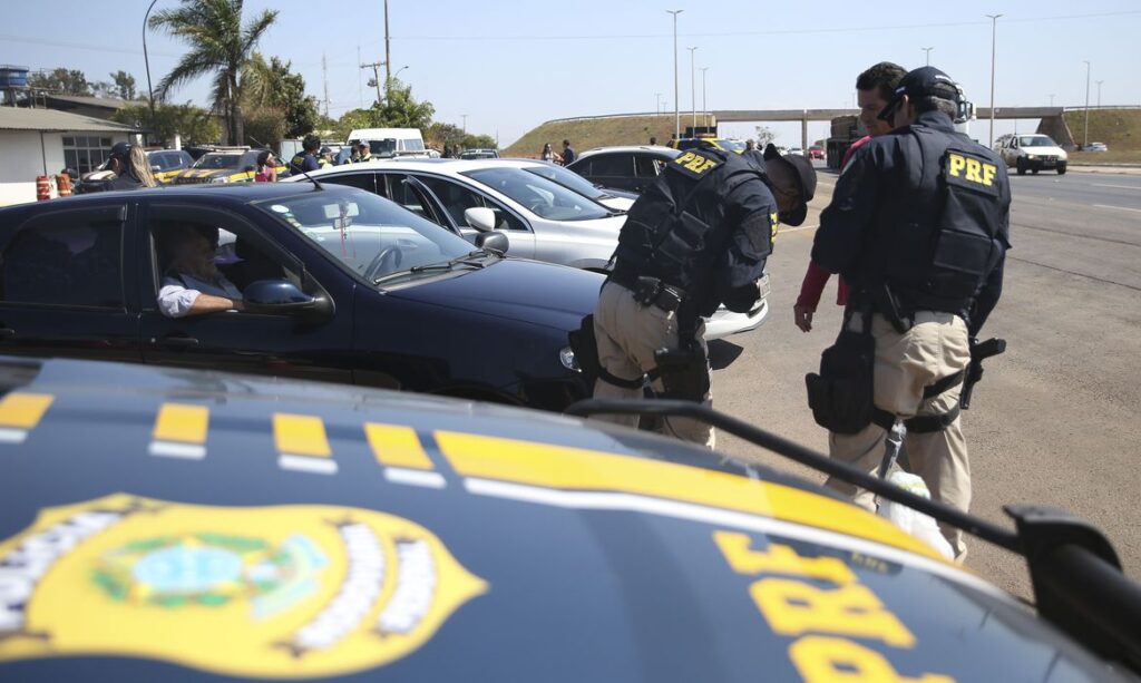 Homem-é-baleado-e-armas-da-SSP-são-apreendidas-em-perseguição-policial-na-BR-235