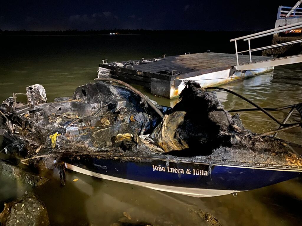 Homem e preso apos atear fogo em embarcacao com 208 kg de haxixe no Iate Clube de Aracaju