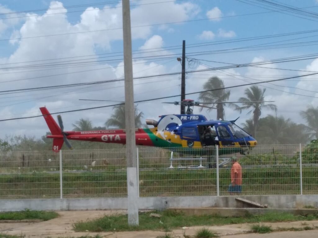 Homem tem pulmao perfurado apos ser atingido por maquina agricola enquanto esperava onibus em Feira Nova