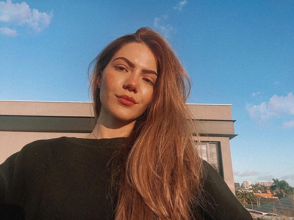 Influenciadora Sarah Poncio revela descoberta de nodulo no seio e problemas cardiacos