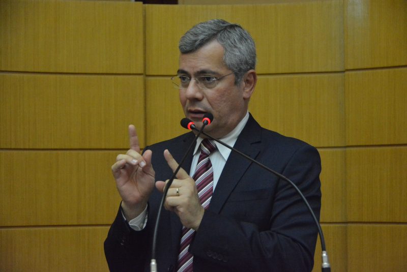 Iran Barbosa critica nomeacao de interventora na UFS e diz que ‘carater antidemocratico e perseguidor esta em andamento no pais