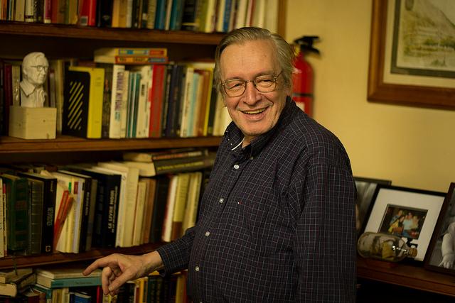 Justica nega recurso de Olavo de Carvalho contra pagamento de R 29 milhoes a Caetano Veloso