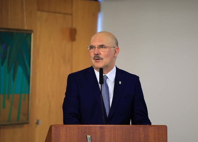MPF decide arquivar denuncia contra ministro da Educacao