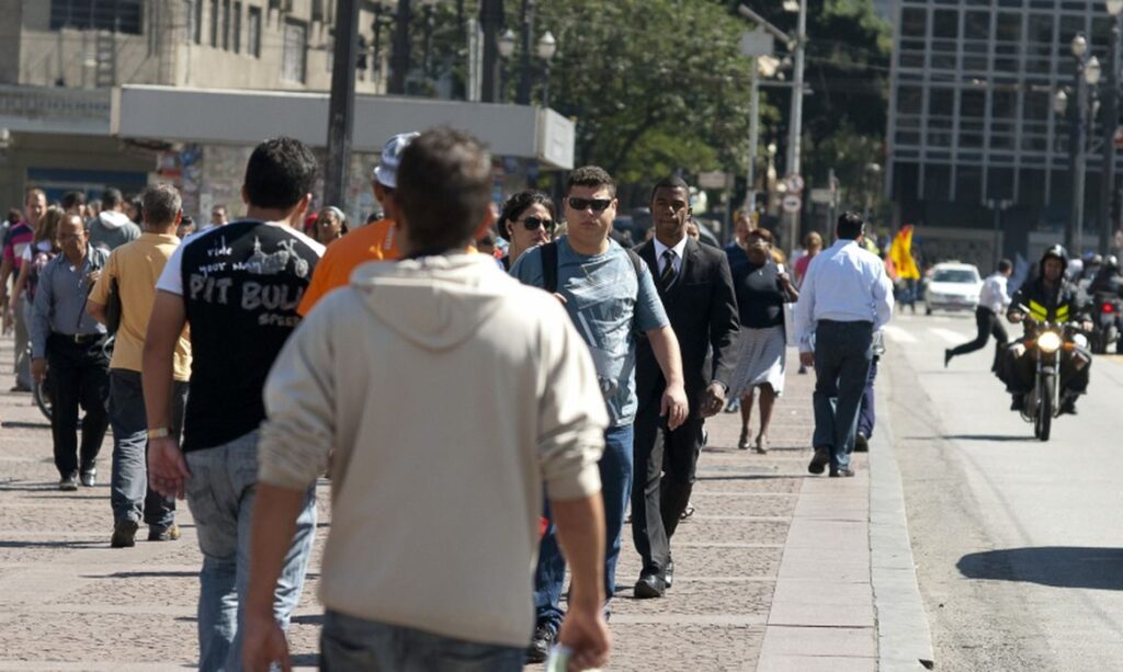Mais de 50 da classe media brasileira cortou gastos com servicos na pandemia aponta pesquisa