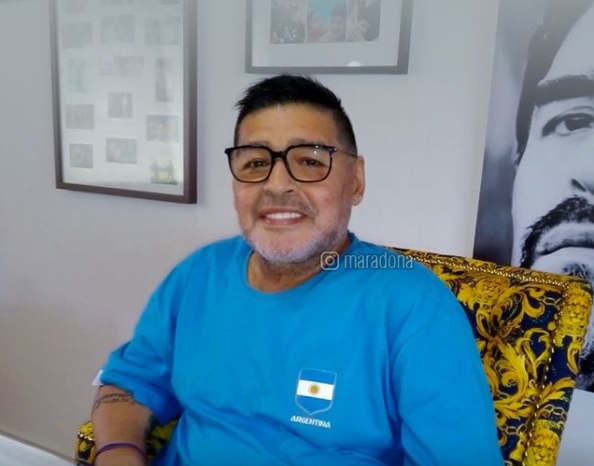 Maradona caiu e bateu cabeca uma semana antes de morrer diz TV