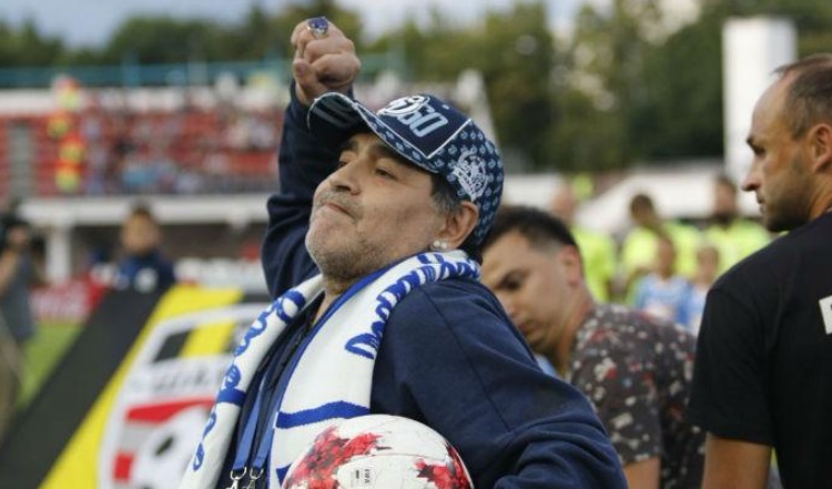 Maradona e operado com sucesso de hematoma na cabeca diz medico