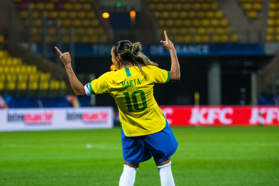 Marta e cortada da selecao apos testar positivo para covid 19