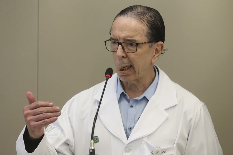 Médico-de-Bolsonaro-diz-que-vacina-contra-covid-19-matou-voluntário-brasileiro