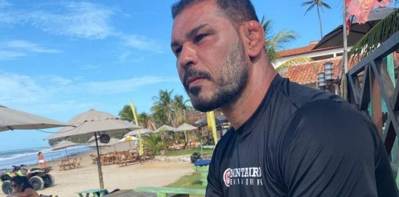 Minotauro e internado em hospital do Ceara apos passar mal em praia