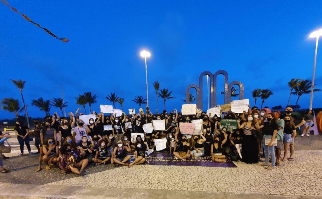 Mulheres fazem protesto em Aracaju pedindo justica por Mariana Ferrer