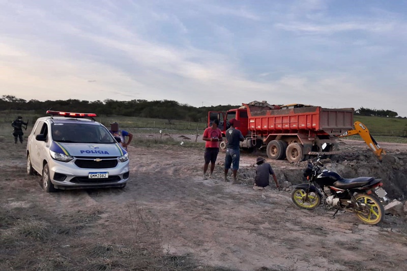 PM flagra crime ambiental na zona rural de Ribeiropolis dono do local nao tinha licencas para construir um acude