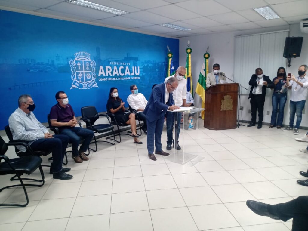 Prefeitura de Aracaju assina contrato de PPP com Conecta Aracaju para substituicao de iluminacao publica da capital