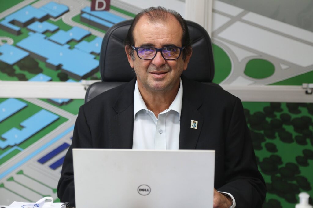 Professor Angelo Roberto conclui segundo mandato como reitor da UFS apos 16 anos de gestao