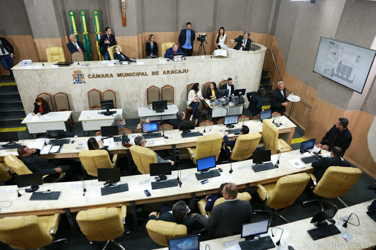 Sessão-da-Câmara-de-Aracaju-é-cancelada-por-conta-da-morte-de-João-Alves-Filho