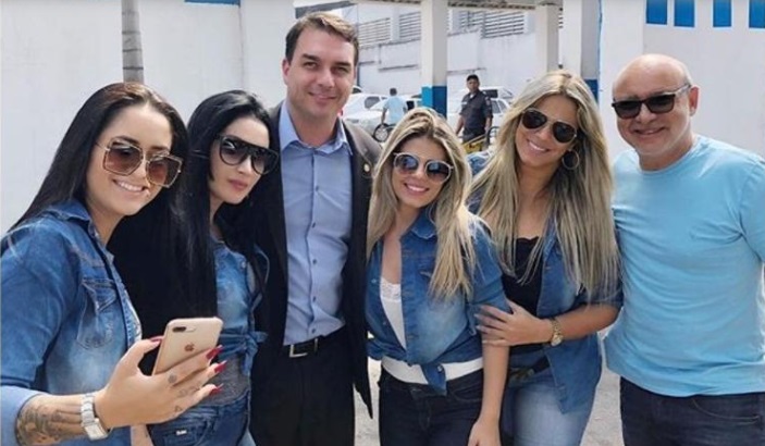 Queiroz pagou cabos eleitorais de Flavio Bolsonaro com caixa 2 em 2018