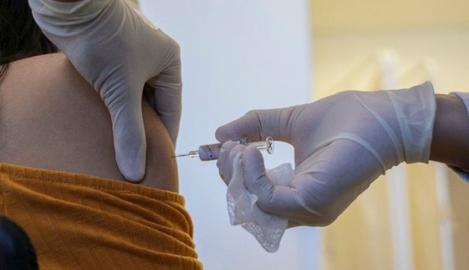 Saude preve oferecer 300 milhoes de doses da vacina contra covid 19 em 2021