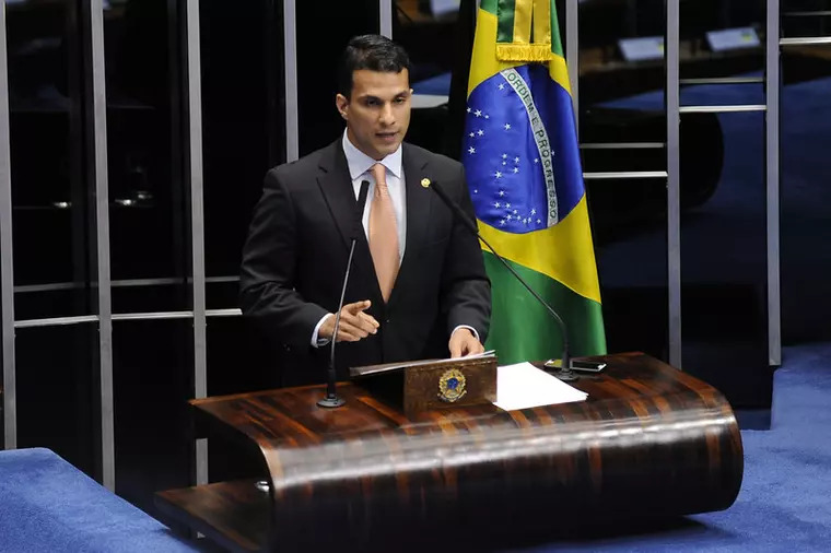 Senador e acusado de estupro por modelo em Sao Paulo