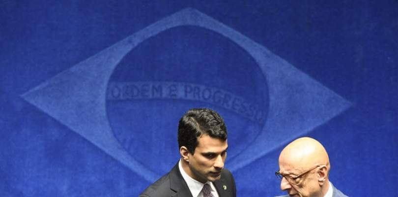 Senadores aguardam gravacoes de boate e hotel para decidir futuro de senador suspeito de estupro