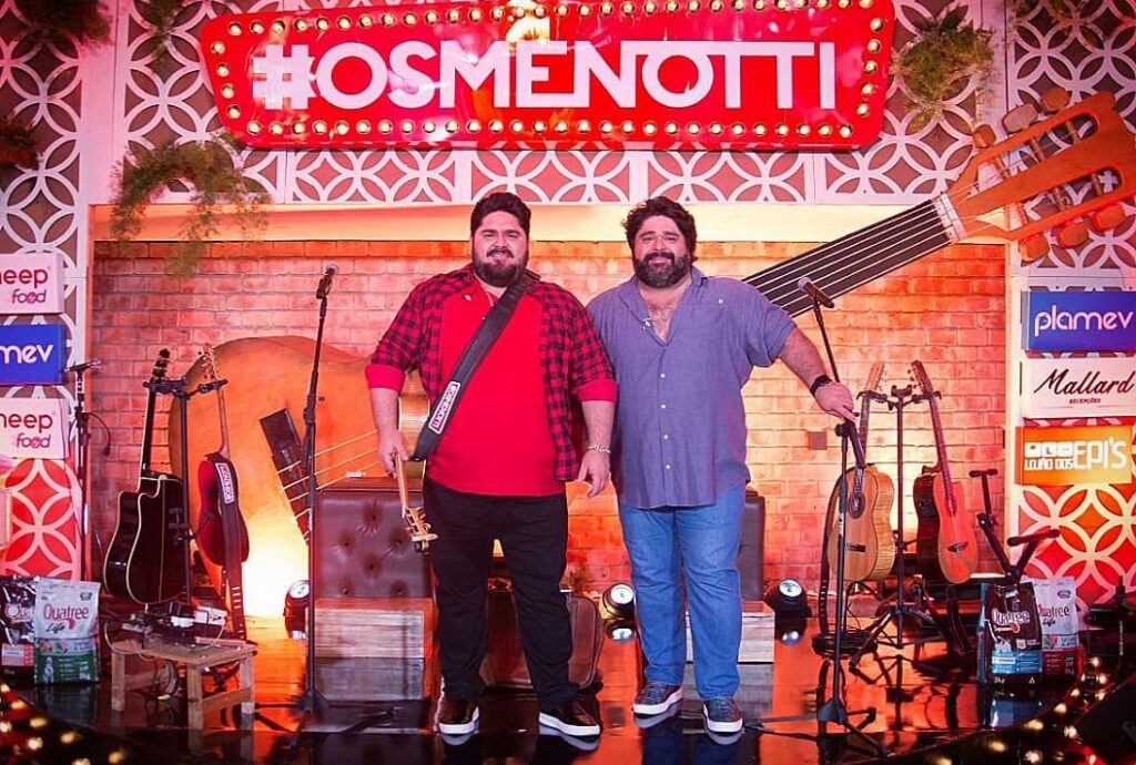 Sertanejo Fabiano Menotti chora durante live ao lembrar do pai veja video