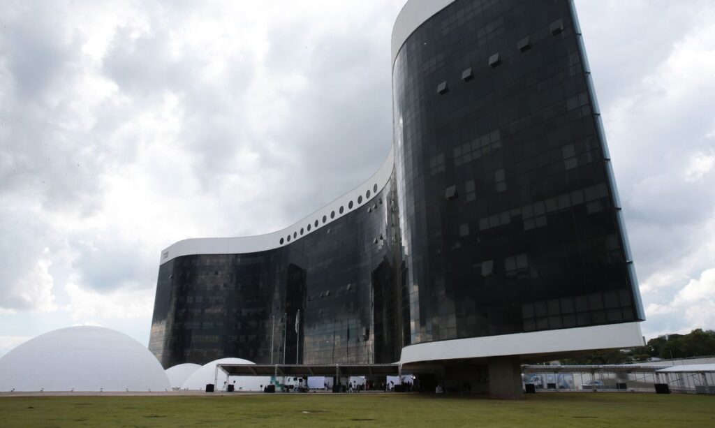 TSE mil contas de aplicativos foram banidas por disparos em massa