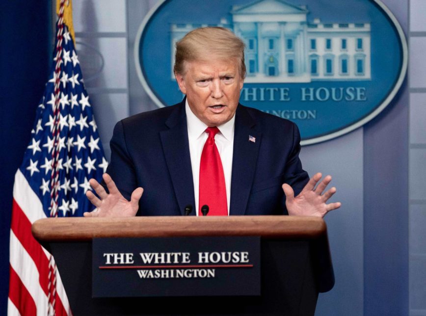 TVs dos EUA interrompem transmissao de discurso de Trump por acusacoes falsas