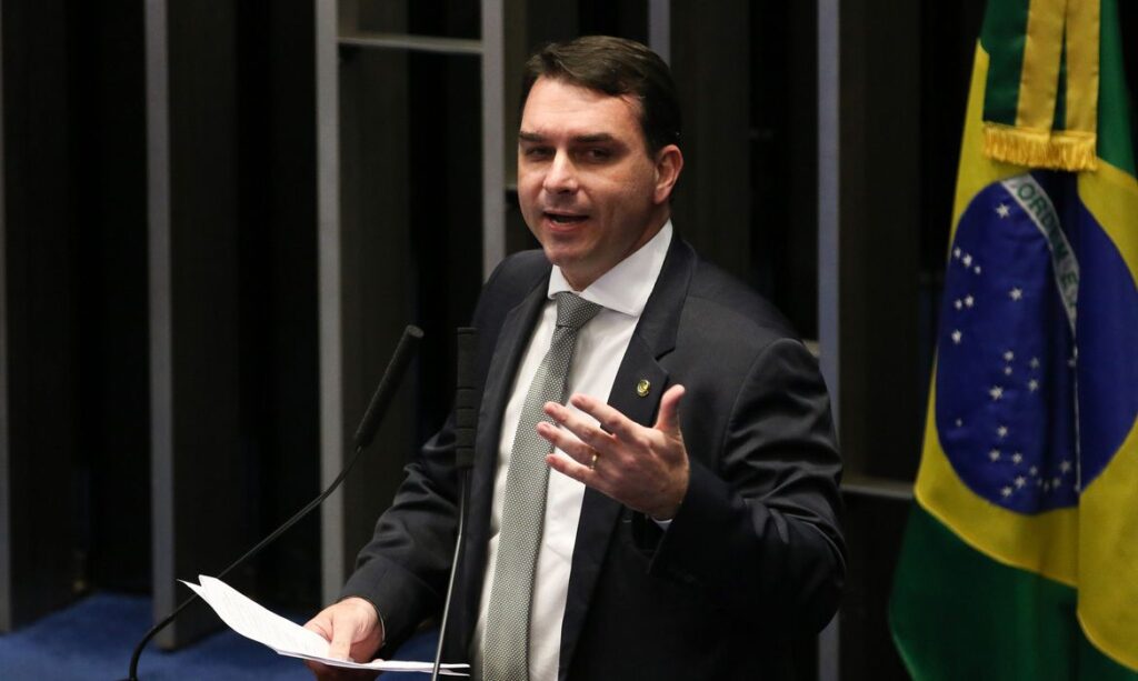 Valor para compra de 12 salas nao passou por conta de Flavio Bolsonaro aponta MP