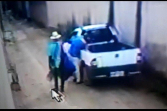 Vendedor e baleado em assalto mas sobrevive apos panela amortecer tiro