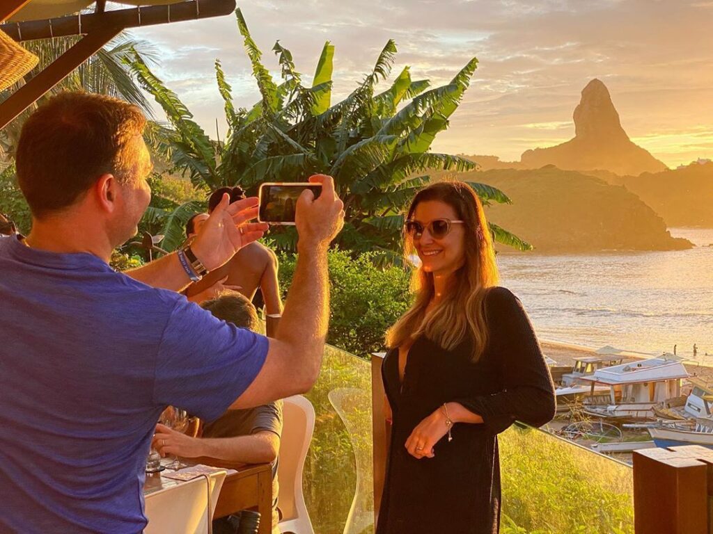 Viagens-com-‘esticadinhas’-de-Flávio-Bolsonaro-custaram-mais-de-R$-45-mil-ao-Senado-diz-site