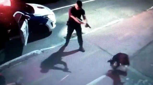 Agente da Guarda Municipal atira em cachorro e provoca revolta nas redes sociais veja video