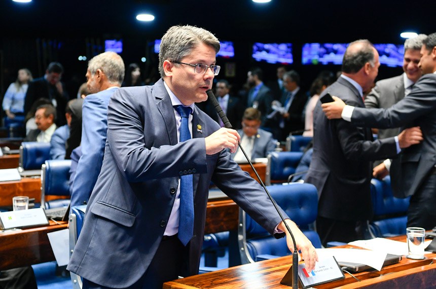 Alessandro-dispara-contra-Bolsonaro-e-fala-em-impeachment-por-crime-de-responsabilidade