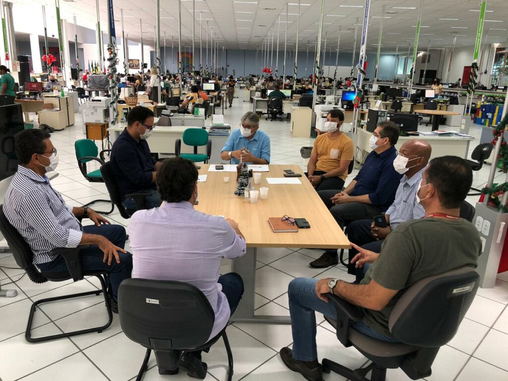 Apos aglomeracoes governo e Emsurb discutem acoes de fiscalizacoes em bares e restaurantes