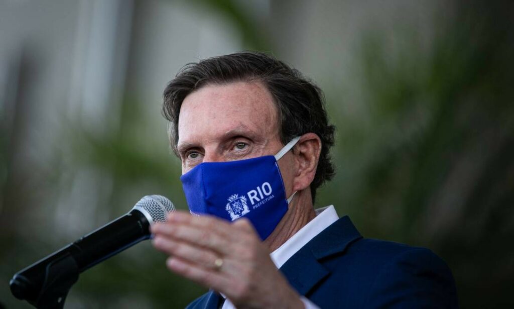 Apos ser preso prefeito Marcelo Crivella fala em perseguicao politica veja video