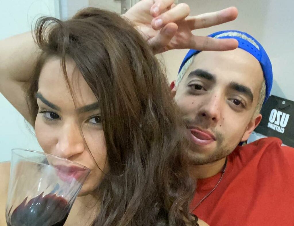 Apos supostamente Gui Araujo dar em cima de Raissa Barbosa Lucas Selfie ironiza em video assista