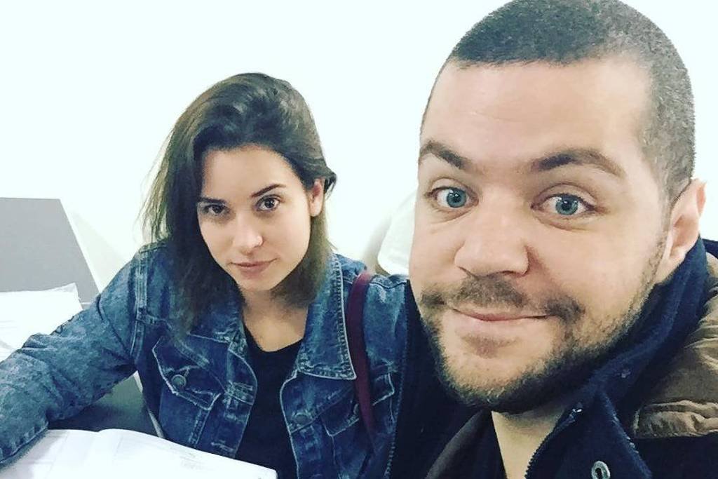 Apresentador atrasa pensao das filhas de pirraca por achar que perdeu mulher para outra diz colunista