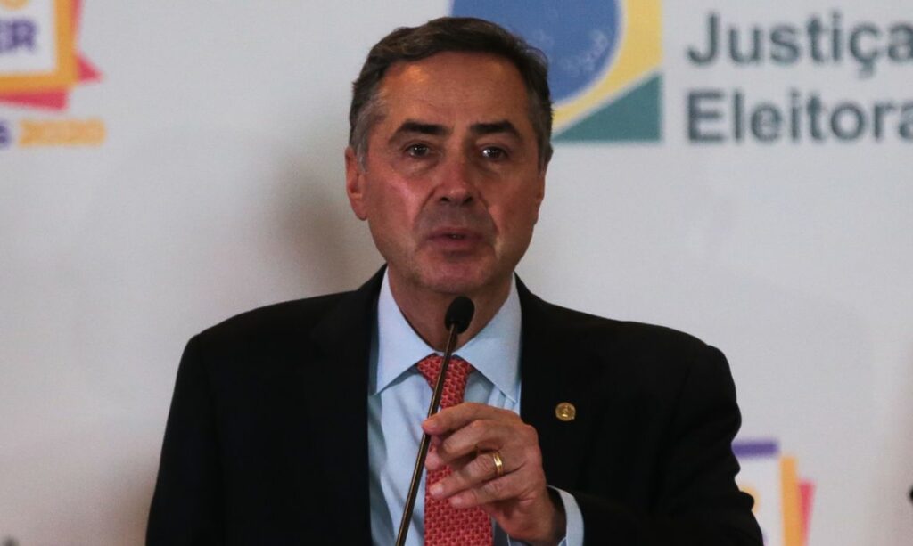 Barroso paralisa processos de ficha limpa ate definicao do Supremo