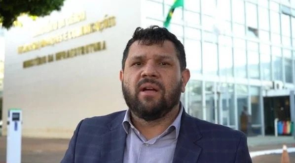 Blogueiro bolsonarista e internado as pressas apos cair em cela de prisao
