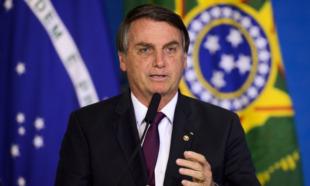 Bolsonaro Governo vai ofertar vacina gratuita e nao obrigatoria