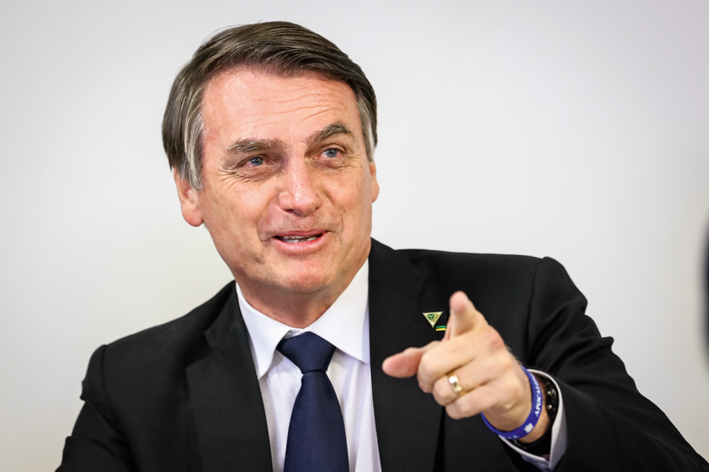 Bolsonaro critica Doria por viagem aos EUA Calcinha apertada isso nao e coisa de homem