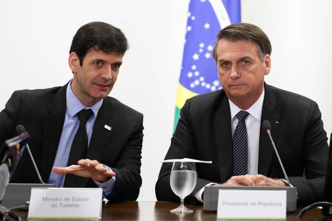 Bolsonaro demite ministro do Turismo Marcelo Alvaro Antonio