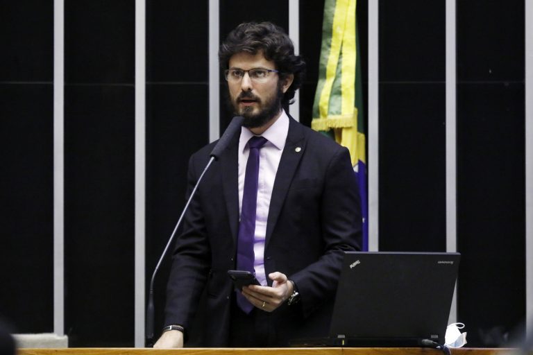 Camara aprova suspensao de dividas de clubes de futebol na pandemia