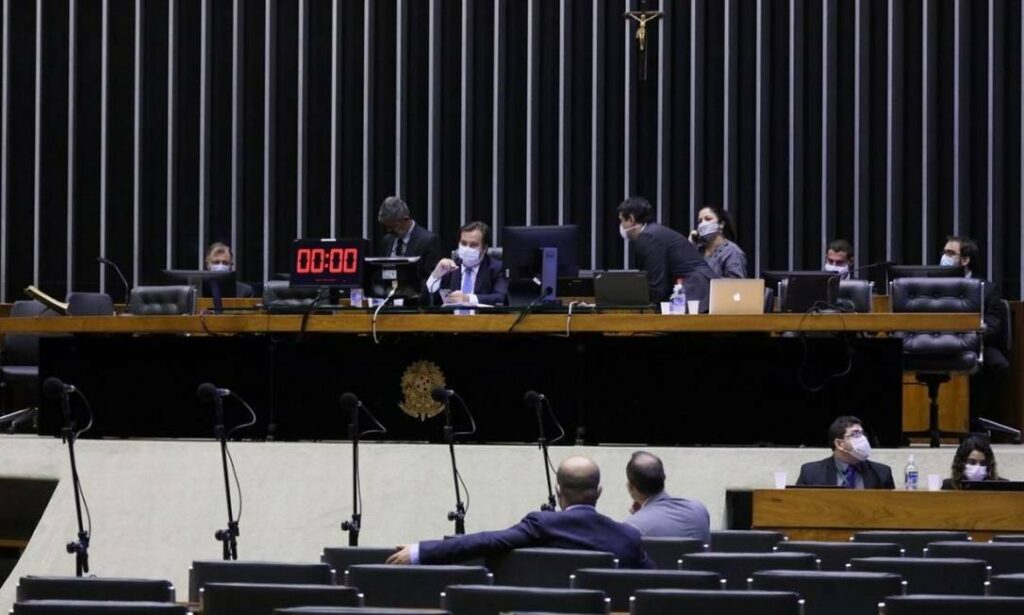 Camara aprova texto base do Fundeb repasse para filantropicas e discutido no Plenario