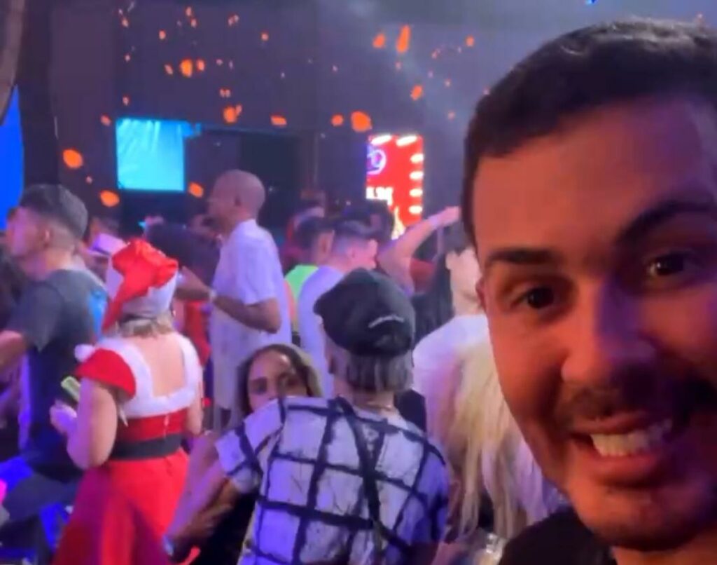 Carlinhos Maia promove festa com aglomeracao e internautas detonam Nao teve respeito algum