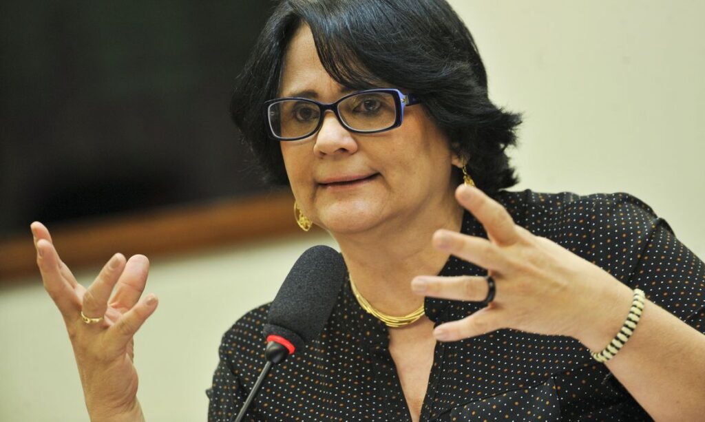 Carta de indigenas denuncia pressao de Damares para reduzir terra demarcada diz site
