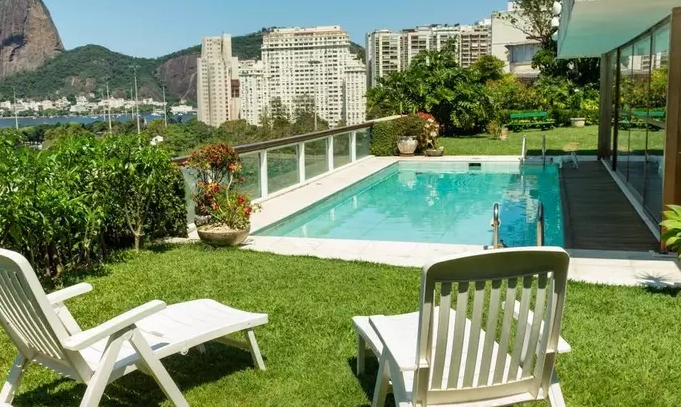 Cobertura no Flamengo em forma de palacio considerada a maior do Rio esta a venda por R 65 milhoes