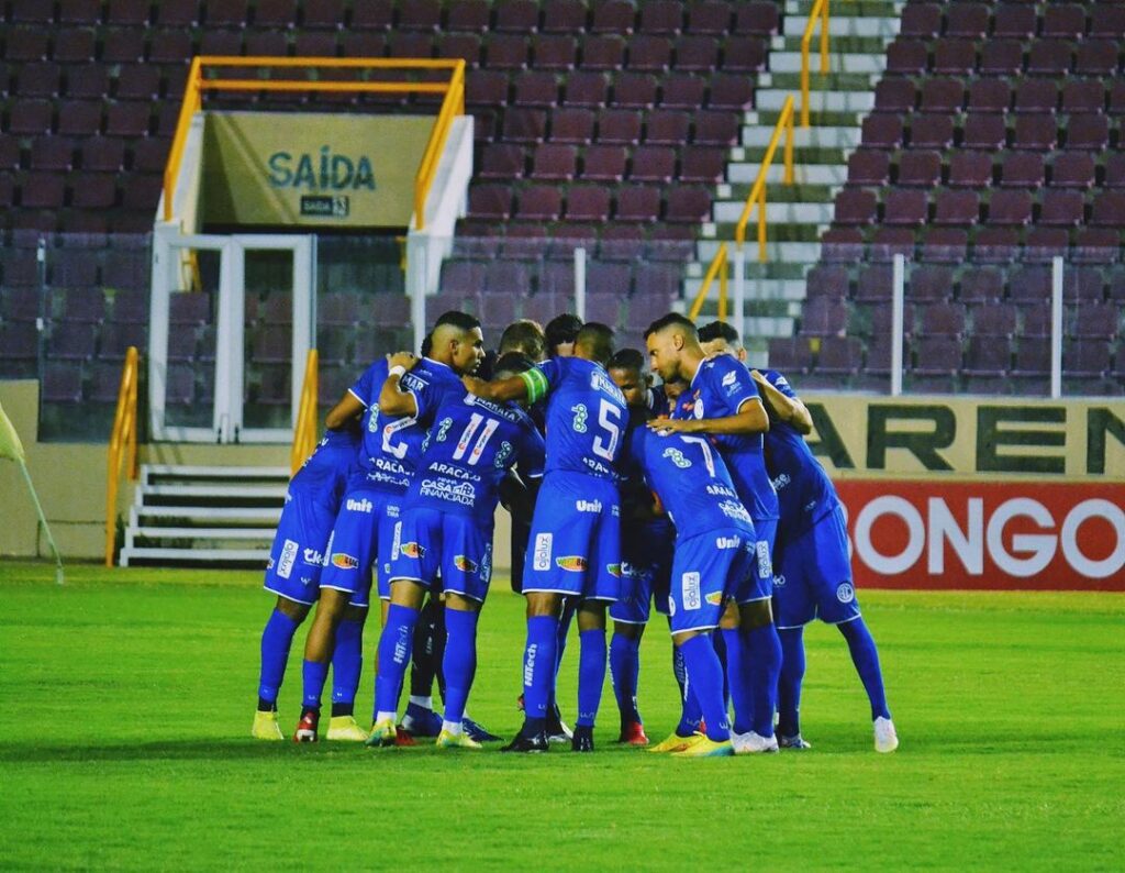 Confiança-sofre-empate-no-fim-e-tropeça-diante-do-Figueirense-pela-Série-B