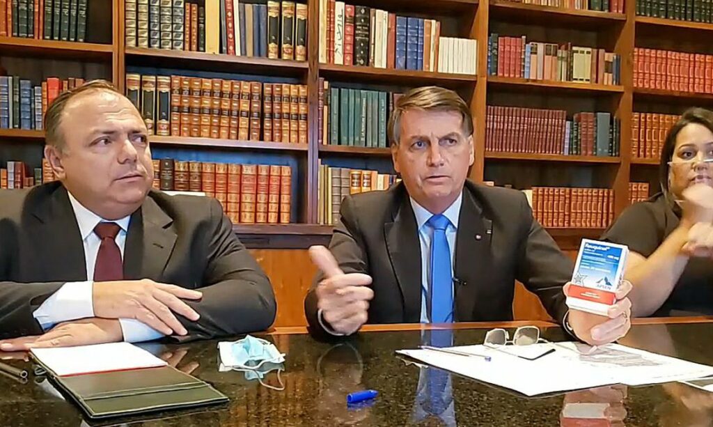 Coroneis pedem saida de Pazuello da Saude e criticam Bolsonaro diz colunista