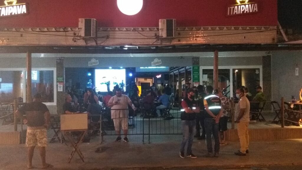 Covid 19 Bares e restaurantes sao interditados e notificados em Aracaju