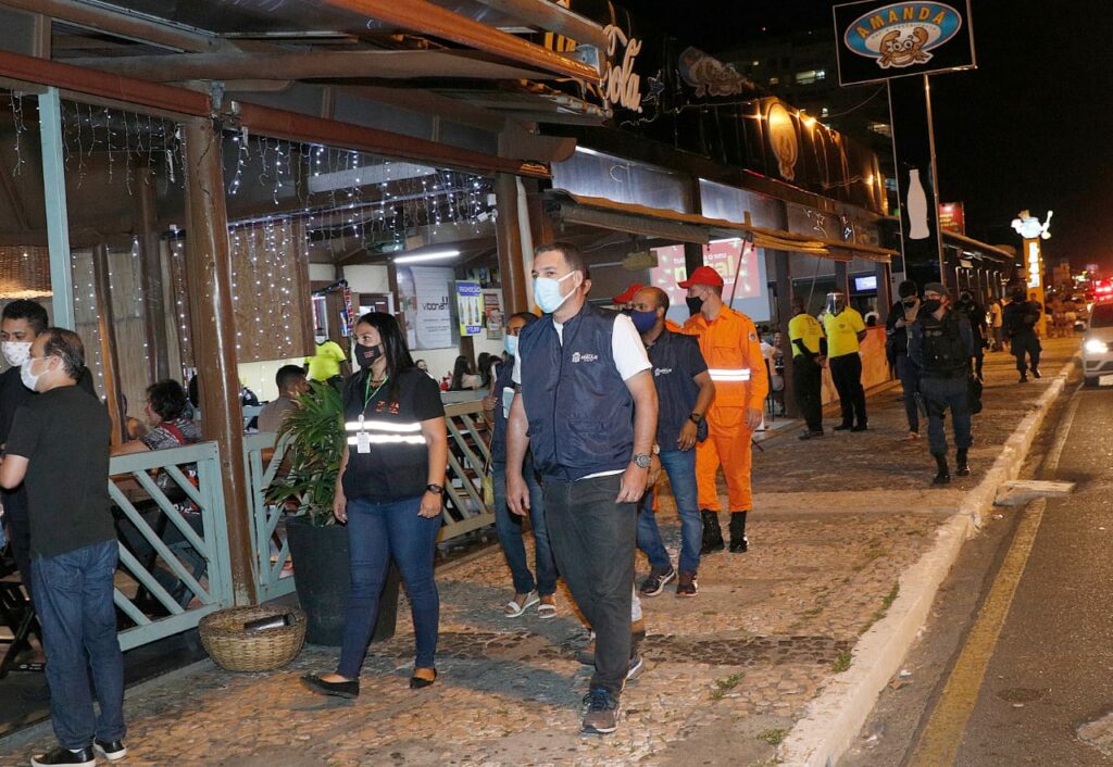 Covid 19 Estabelecimentos descumprem protocolos sanitarios e sao autuados em Aracaju